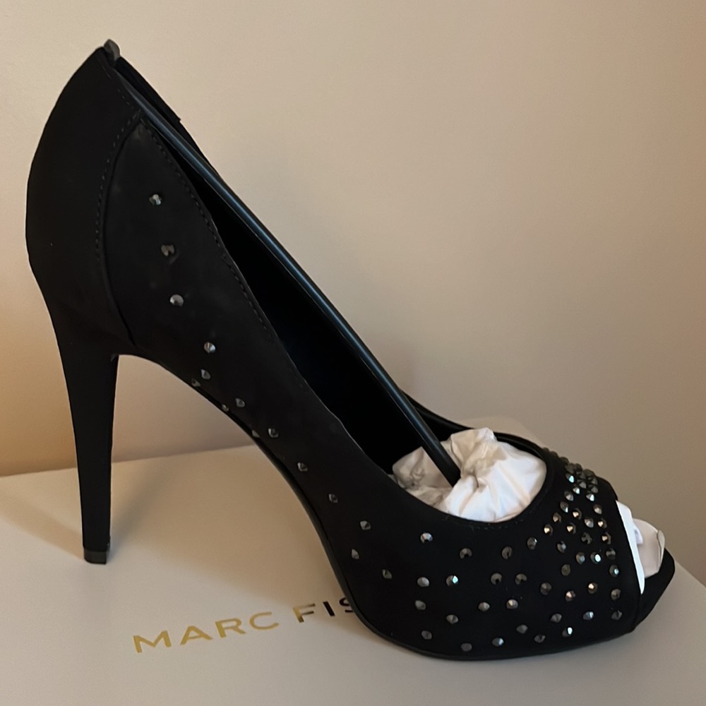 NWT Marc Fisher Harpy Studded Platform Stiletto Pump, Black Size 8 - Picture 3 of 7